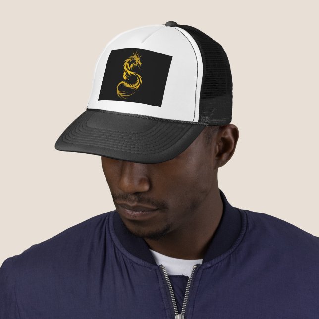 Casquette Chapeau de camion-dragon d'or (En situation)