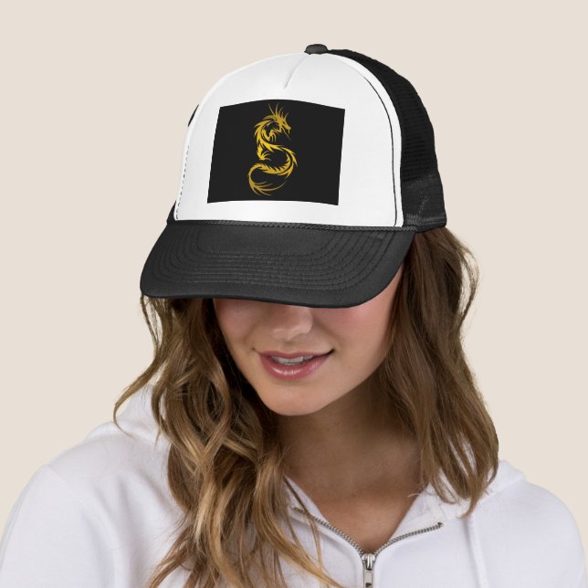 Casquette Chapeau de camion-dragon d'or (En situation)