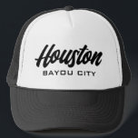 Casquette Chapeau de camionneur Houston Texas Bayou City<br><div class="desc">Chapeau de camionneur de typographie de script de Houston Texas Bayou City. Casquette de baseball noir et blanc personnalisé pour l'usure décontractée, plage, sports, voyage, golf et plus. Design élégant de lettrage à la main pour hommes et femmes. Disponible aussi dans d'autres couleurs cool. Personnalisez avec votre propre slogan ou...</div>
