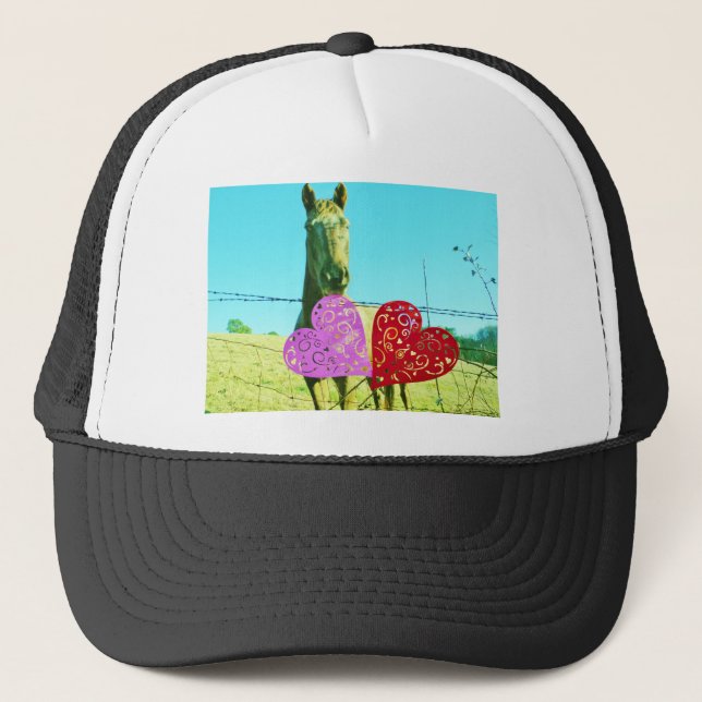 Casquette Cheval blond et Coeurs rose et rouge (Devant)