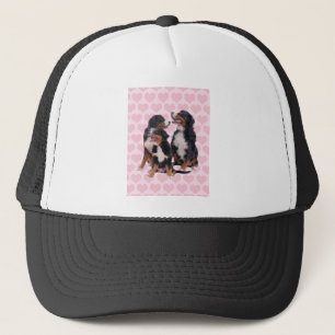 Casquette Chiens de montagne bernois aux coeurs roses