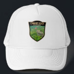 Casquette Chimney Rock State Park North Carolina Badge<br><div class="desc">Le parc d'état de Chimney Rock est conçu dans un style badge. Les parcs les plus remarquables sont un monolithe en granit de 100 mètres,  appelé Chimney Rock,  qui est accessible par ascenseur et offre une vue sur le parc et la campagne environnante.</div>
