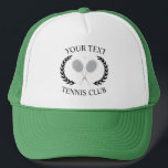 Casquette Club de Tennis customisé Raquettes Ball Logo Wreat<br><div class="desc">Logo minimaliste du club de tennis, avec deux raquettes de tennis blanches, des raquettes et un ballon de tennis gris. Avec votre club de tennis, il vous suffit de changer le texte comme vous le souhaitez et d'ajouter votre nom de club de tennis. Élégant cadeau de club de tennis de...</div>