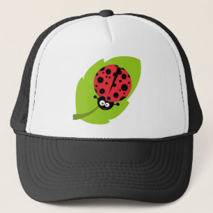 Casquette Coccinelle adorable sur une feuille