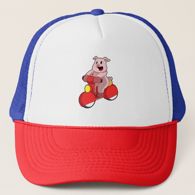 Casquette Cochon en vélo avec Scooter (Devant)