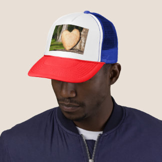 Casquette coeur en bois