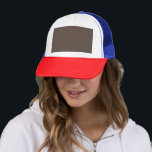 Casquette Contre un mur Brown élégant<br><div class="desc">Améliorez votre jeu grâce à la tenue d'un homme d'affaires élégant. Cet homme en costume et en cravate respire la confiance et le style face à un mur marron élégant, idéal pour un cadre formel."</div>