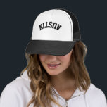 Casquette Cool à l'envers Ville Nom tendance élégant<br><div class="desc">Tourner la tête avec ce chapeau de camionneur de ville branché à l'envers ! Cool et élégant, ce design personnalisé est parfait pour montrer votre ambiance unique. Personnalisez-le avec du texte pour le rendre totalement vôtre ! *Si votre nom de ville est plus long que celui-ci et ne convient pas,...</div>