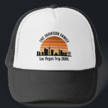 Casquette Coucher de soleil sur le Strip de Las Vegas, vacan<br><div class="desc">Chapeau personnalisé avec vue sur la skyline de Las Vegas au coucher du soleil pour vos vacances en famille ou votre enterrement de vie de garçon dans la ville des lumières. Jouez du lever au coucher du soleil dans cette ville et gardez-en le souvenir avec ce souvenir.</div>