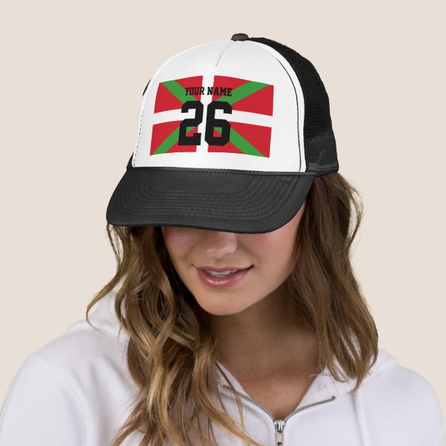 Casquette Coutume, drapeau national de pays Basque, ikurriña (En situation)