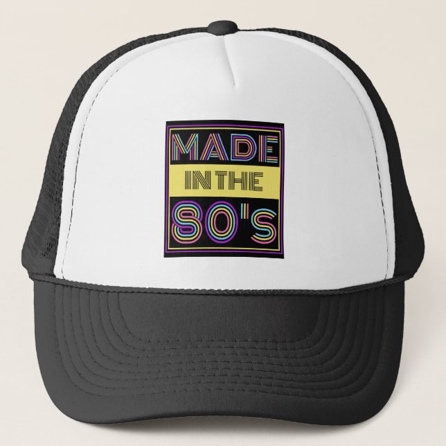 CASQUETTE CRÉÉ DANS LA MODE TYPO DES ANNÉES 80 (Devant)