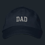 CASQUETTE DAD<br><div class="desc">Fête des pères parfaite réglable,  casquette personnalisable.  Fait aussi un grand cadeau pour tous les Pères d'être.  Ce casquette bleu marine est de haute qualité avec "Papa" brodé à l'avant.  Ajoutez le nom de votre père pour personnaliser juste pour lui.  Un cadeau spécial pour père spécial partout.</div>