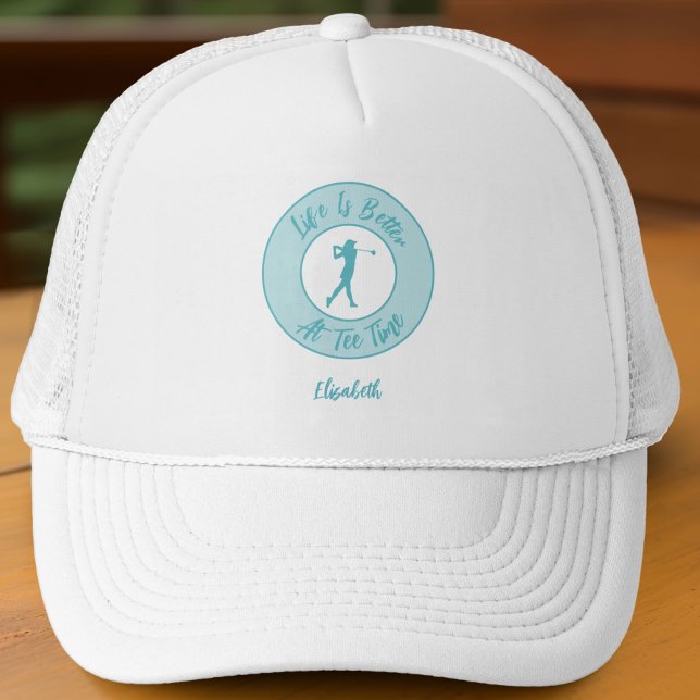 Casquette Dames de golf drôle golfeuse heure de départ sarce (Funny teal trucker hat with name—because tee time deserves a stylish shade.)