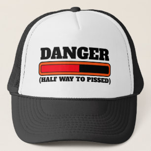 CASQUETTE DANGER : À MI-CHEMIN VERS LA COLÈRE
