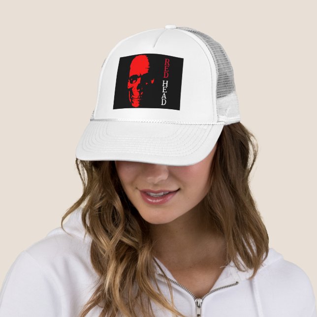 Casquette de camionneur à tête rouge (En situation)