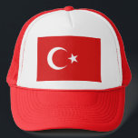 Casquette de drapeau de la Turquie<br><div class="desc">Ce casquette de camionneur folâtre le drapeau de la Turquie. Gardez une tête fraîche avec un petit talent turc.</div>