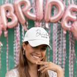 Casquette de la soirée de bachelorette personnalis<br><div class="desc">Célébrez la future mariée avec ce chapeau de camionnette chic et amusant - l'accessoire parfait pour les fêtes de bachelorette, les escapades de plage et la préparation mariage! Doté d'un script moderne "Bride" avec détails de coeur et un nom personnalisable, cette casquette légère et respirante garde son élégante et bien...</div>