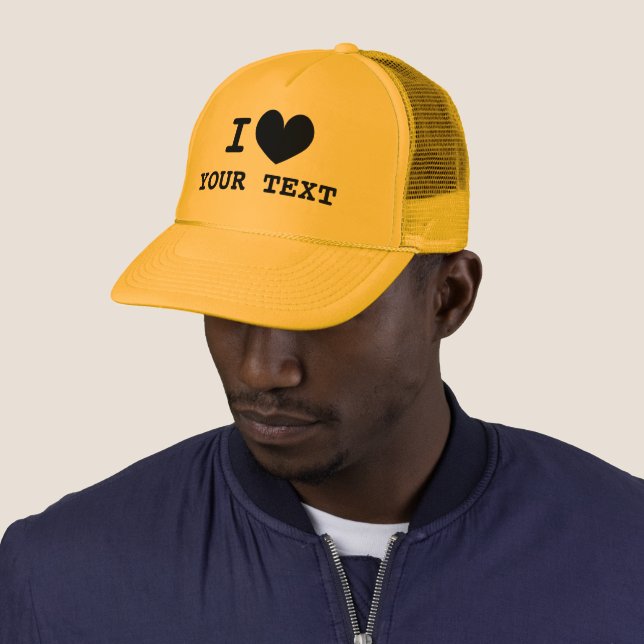 Casquette de routier jaune I HEART avec icône d'am (En situation)