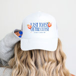 Casquette Dernier toast sur la côte Aperol Spritz Bacheloret<br><div class="desc">Le "Dernier Toast on the Coast Aperol Spritz" est une suite bachelorette dynamique qui capte l'essence des célébrations côtières. Le design présente deux lunettes Aperol Spritz illustrées qui s'inclinent ensemble, entourées de tranches d'orange, ajoutant une touche rafraîchissante et festive. La collection utilise une combinaison frappante de bleu gras et de...</div>