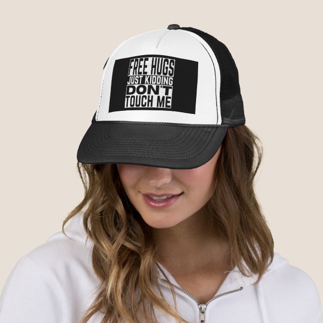 Casquette des câlins gratuits, je plaisante, ne me touche pa (En situation)