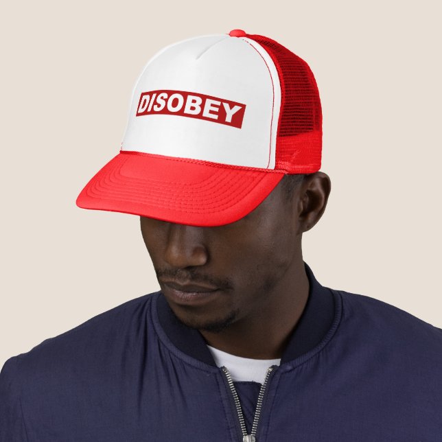 CASQUETTE DÉSOBÉÉ (En situation)