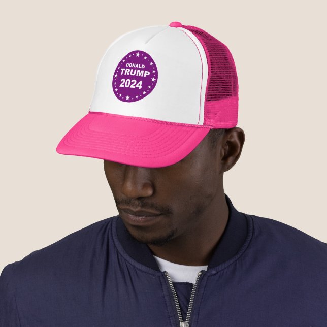 Casquette Donald Trump 2024 violet (En situation)