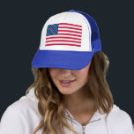 Casquette Drapeau américain - États-Unis d'Amérique - Patrio<br><div class="desc">USA - Etats-Unis d'Amérique - Drapeau - Patriotique - Fête de l'Indépendance - 4 juillet - Personnalisable - Choisissez / Ajoutez votre texte unique / Couleur / Image - Faites votre cadeau spécial - Redimensionnez et déplacez ou supprimez et ajoutez des éléments / image avec outil de personnalisation. Vous pouvez...</div>