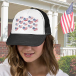 Casquette Drapeau américain Rouge Bleu Patriotique<br><div class="desc">Drapeau Patriotique Américain Rustique Motif de Coeur Chapeau Trucker! Un motif aux coeurs de drapeau américain rustiques ou déprimés pour créer une image amusante en rouge,  blanc et bleu ! Parfait pour 4 juillet,  le Memorial Day,  le Veteran's Day et plus !</div>