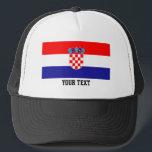 Casquette Drapeau croate<br><div class="desc">Conception avec le drapeau de la République de Croatie ; drapeau rouge,  blanc et bleu avec armoiries nationales</div>
