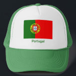 Casquette Drapeau du Portugal<br><div class="desc">Le drapeau du Portugal (Portugais : Bandeira De Portugal) est le drapeau national de la République portugaise. C'est un bicolore rectangulaire avec un champ inégalement divisé en vert sur la grue, et rouge en marche. Peu de la version du manteau des bras national (c.-à-d. sphère armillaire et bouclier portugais) est...</div>