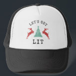 Casquette Drôle, ALLONS NOUS FAIRE ÉCLAIRER L'Alcool De Noël<br><div class="desc">Drôle Trendy Distressed Let's get Lit design avec rennes sautants vintage rétro et arbre de Noël pour tous ceux qui aiment leurs vacances servis avec un côté d'alcool.</div>