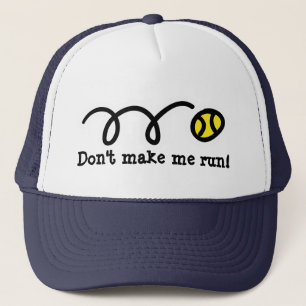 Casquette drôle de joueur de tennis avec la