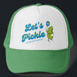 Casquette Drôle Pickleball Jouer Pickleball Texte personnali<br><div class="desc">Un casquette de pickleball super amusant avec un amusant cornichon de dessin animé tenant une Pickleball Paddle et une police cool qui dit "Let's Pickle" Ajoutez votre texte personnalisé - nom du joueur, nom de l'équipe, nom du club, etc. Idéal pour un tournoi de pickleball, fête d'anniversaire, soirée de club...</div>