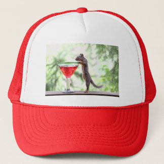 Casquette Écureuil buvant un cocktail