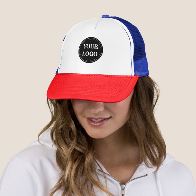Casquette élégant, contemporain, poli et personnalisable (En situation)