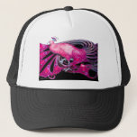 CASQUETTE ELÉGANT PEACOCK EN ROSE, FUCHSIA, NOIR<br><div class="desc">Design numérique par Bulgan Lumini. Partie de la nouvelle collection ARCADIA.</div>