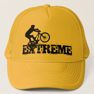 Casquette faisant du vélo extrême de camionneur !