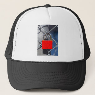 Casquette Fermeture du coeur rouge sur la clôture