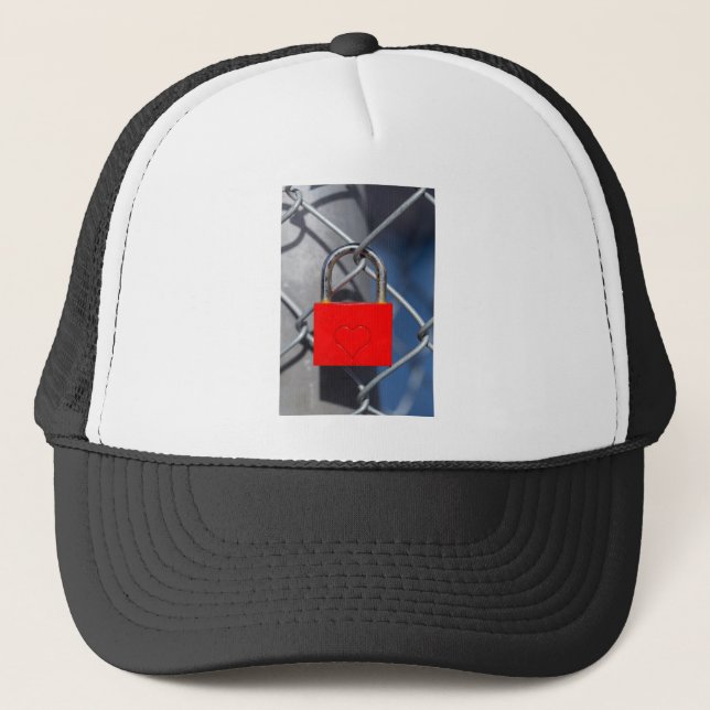 Casquette Fermeture du coeur rouge sur la clôture (Devant)