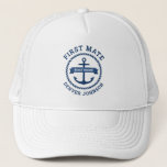 Casquette First mate anchor rope border boat name on banner<br><div class="desc">Trucker hat featuring a dark blue nautical anchor surrounded by a rope border. Across the anchor is a blue ribbon with your boat's name.  Add title,  for example First mate,  at the top and a custom name at the bottom.</div>