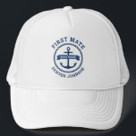 Casquette First mate anchor rope border boat name on banner<br><div class="desc">Trucker hat featuring a dark blue nautical anchor surrounded by a rope border. Across the anchor is a blue ribbon with your boat's name.  Add title,  for example First mate,  at the top and a custom name at the bottom.</div>