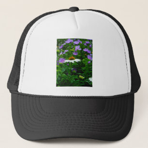 Casquette Fleur de cône blanc, fleurs pourpres et papillon
