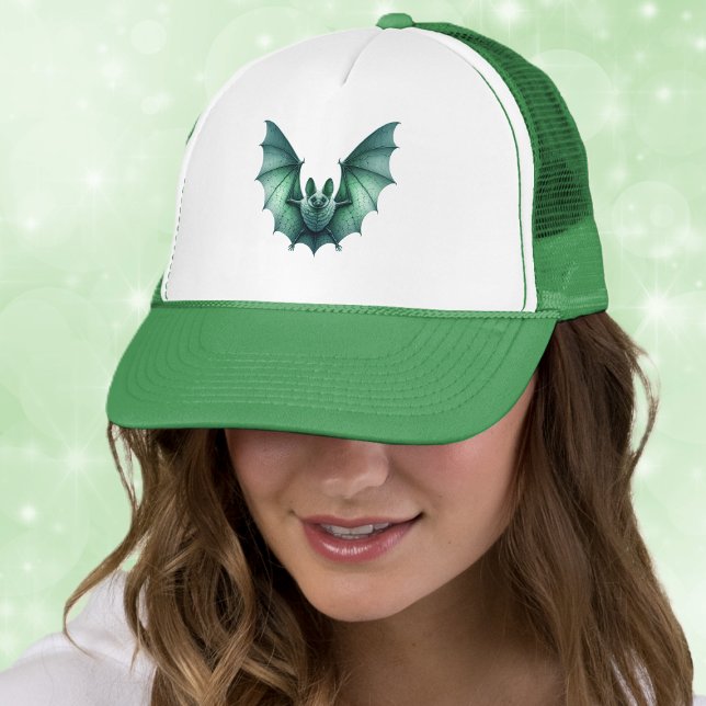 Casquette Flying Green Bat Furry Body Wings Spread (Spooky green bat furry body wings spread in flight on ball cap hat.)