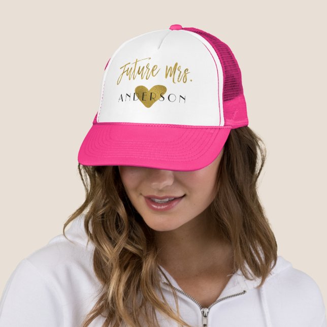 Casquette Futur Mme Faux Gold Foil et rose avec coeur (En situation)