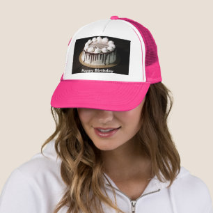 Casquette Gâteau d'anniversaire orné de morceaux blancs crém