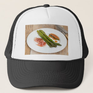 Casquette Green asparagus with ham and sauce