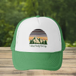Casquette Green Forest Road Trier Cool Custom Family<br><div class="desc">Personnalisez vos chapeaux de voyage familial pour entreprendre un voyage dans la nature cet été ou cet automne. Personnalisez avec votre nom de famille dans un script cursif mignon sous la forêt verte des arbres et le coucher de soleil de montagne foncé pour un séjour de vacances cool pour votre...</div>