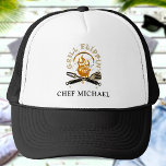 Casquette Grill Flippin Chef Nom personnalisé Texte personna<br><div class="desc">Customisez le texte, et créez facilement votre chapeau de camionneur personnalisé. Vous pouvez TRANSFÉRER ce DESIGN sur d'autres produits Zazzle et l'ajuster à la plupart des articles Zazzle. Les conceptions Studio standard sont faites dans des graphiques haute résolution pour l'impression professionnelle. Merci pour le choix de nos designs et l'arrêt...</div>