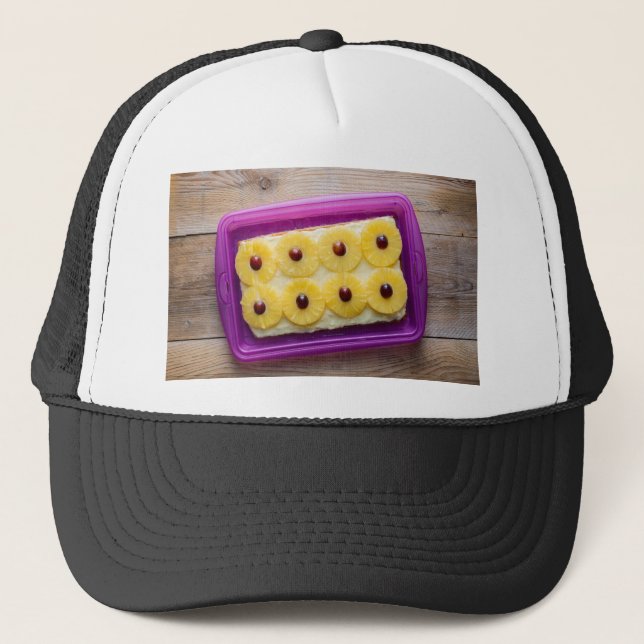Casquette Hawaii slices with pineapple on rustic wood (Devant)