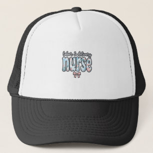 Casquette Infirmière en salle d'accouchement Chemise florale